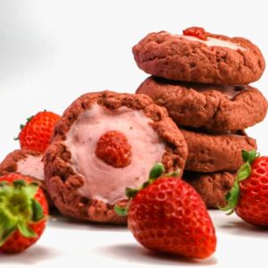 red velvet cookie with strawberry cream cheese – bánh quy red velvet nhân phô mai kem dâu tây